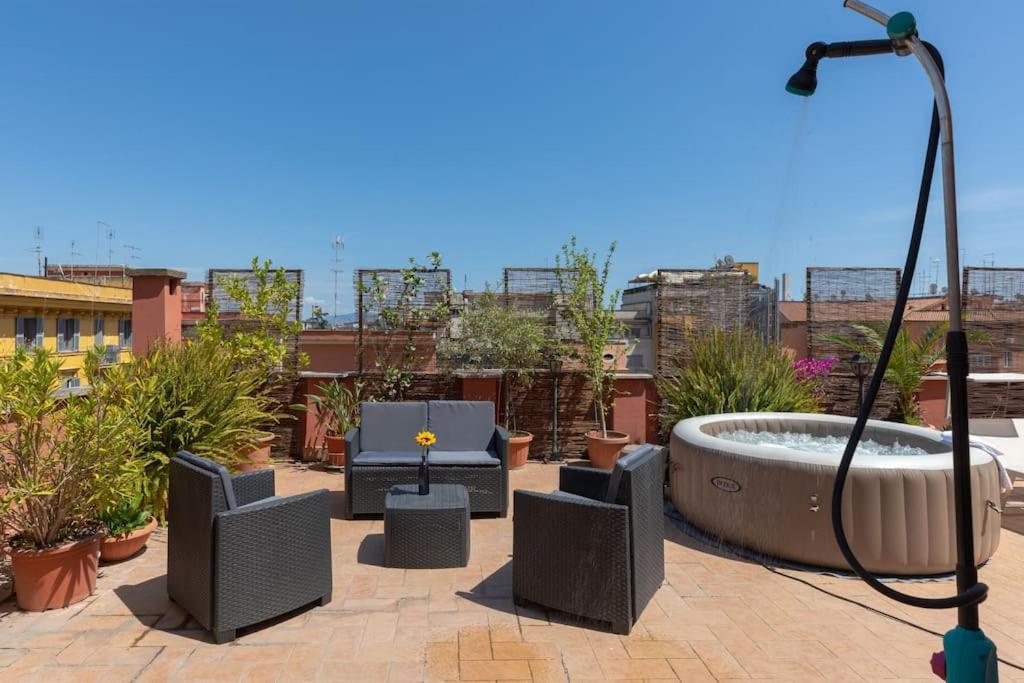 Penthouse With Jacuzzi On Private Terrace In Trastevere Řím Exteriér fotografie