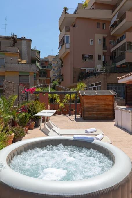 Penthouse With Jacuzzi On Private Terrace In Trastevere Řím Exteriér fotografie
