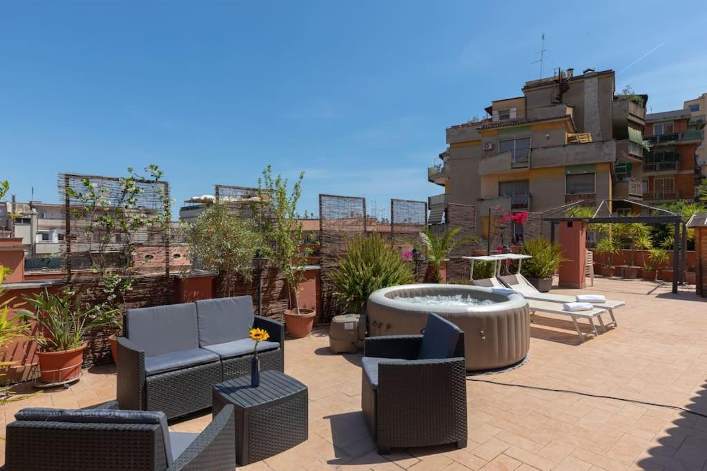 Penthouse With Jacuzzi On Private Terrace In Trastevere Řím Exteriér fotografie