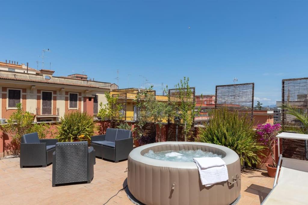 Penthouse With Jacuzzi On Private Terrace In Trastevere Řím Exteriér fotografie
