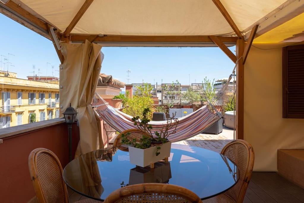 Penthouse With Jacuzzi On Private Terrace In Trastevere Řím Exteriér fotografie