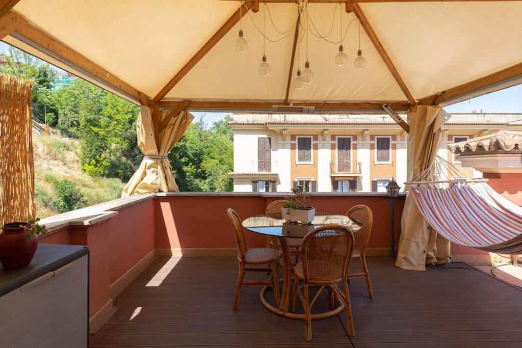 Penthouse With Jacuzzi On Private Terrace In Trastevere Řím Exteriér fotografie